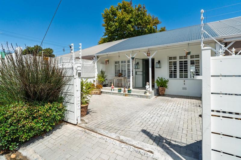 2 Bedroom Property for Sale in Harfield Village Western Cape